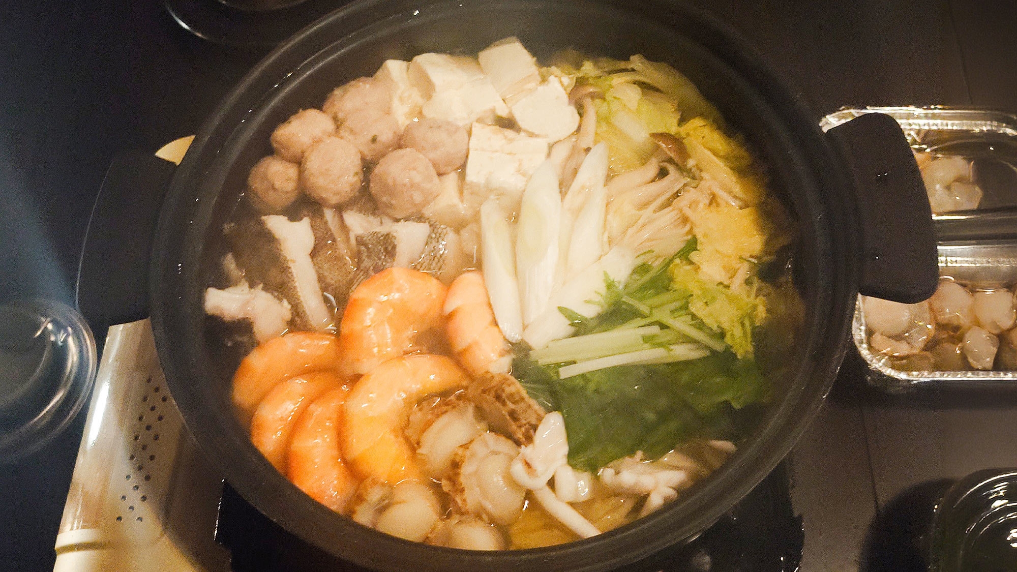 【期間限定！鍋プラン】お肉か海鮮お好きな方を選べる！温かい鍋と軽朝食付きプラン