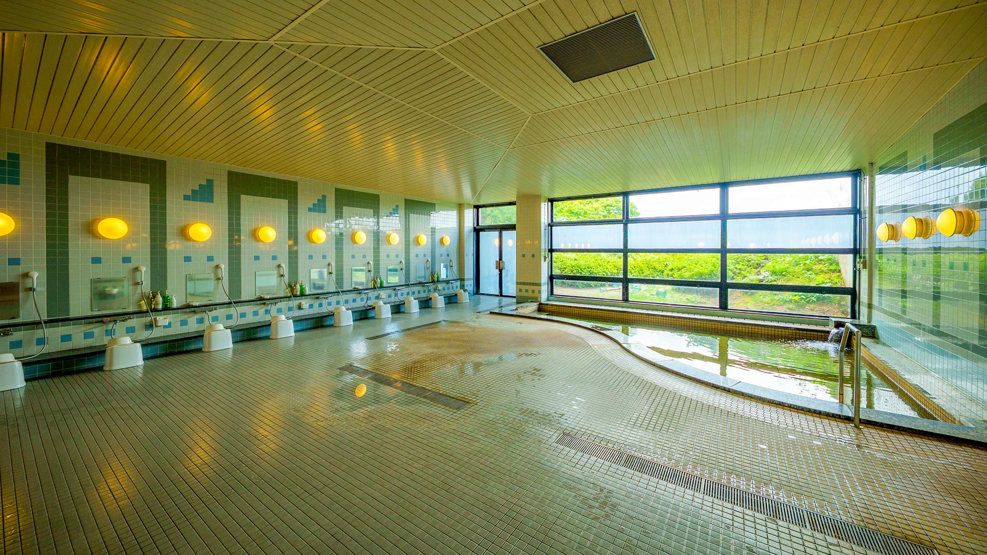 ・【大浴場】存分に楽しんだ後は、温泉でリフレッシュ。ゴルフ場内の天然温泉を無料でご利用いただけます