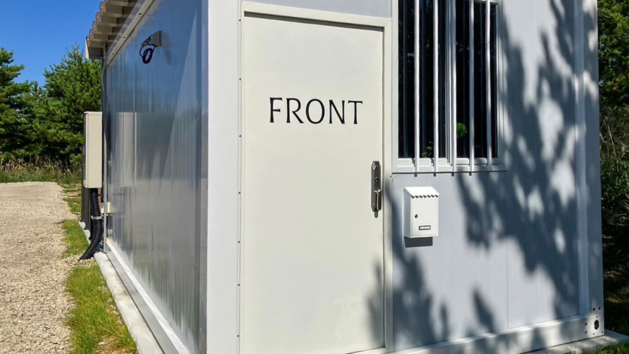 ・【フロント】困ったことや知りたいことがあれば、遠慮なくフロントへ。皆様の旅をサポートいたします