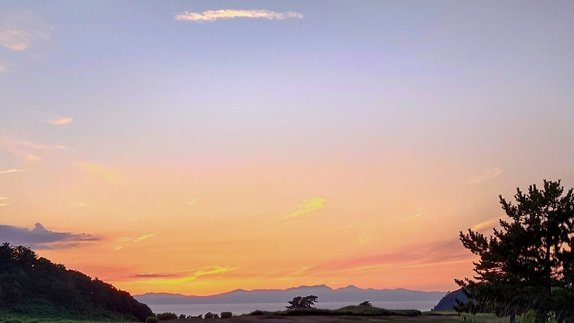 ・【風景】朝霧に包まれ、夕日に染まる。日々異なる表情が、忘れられない景色を織りなします