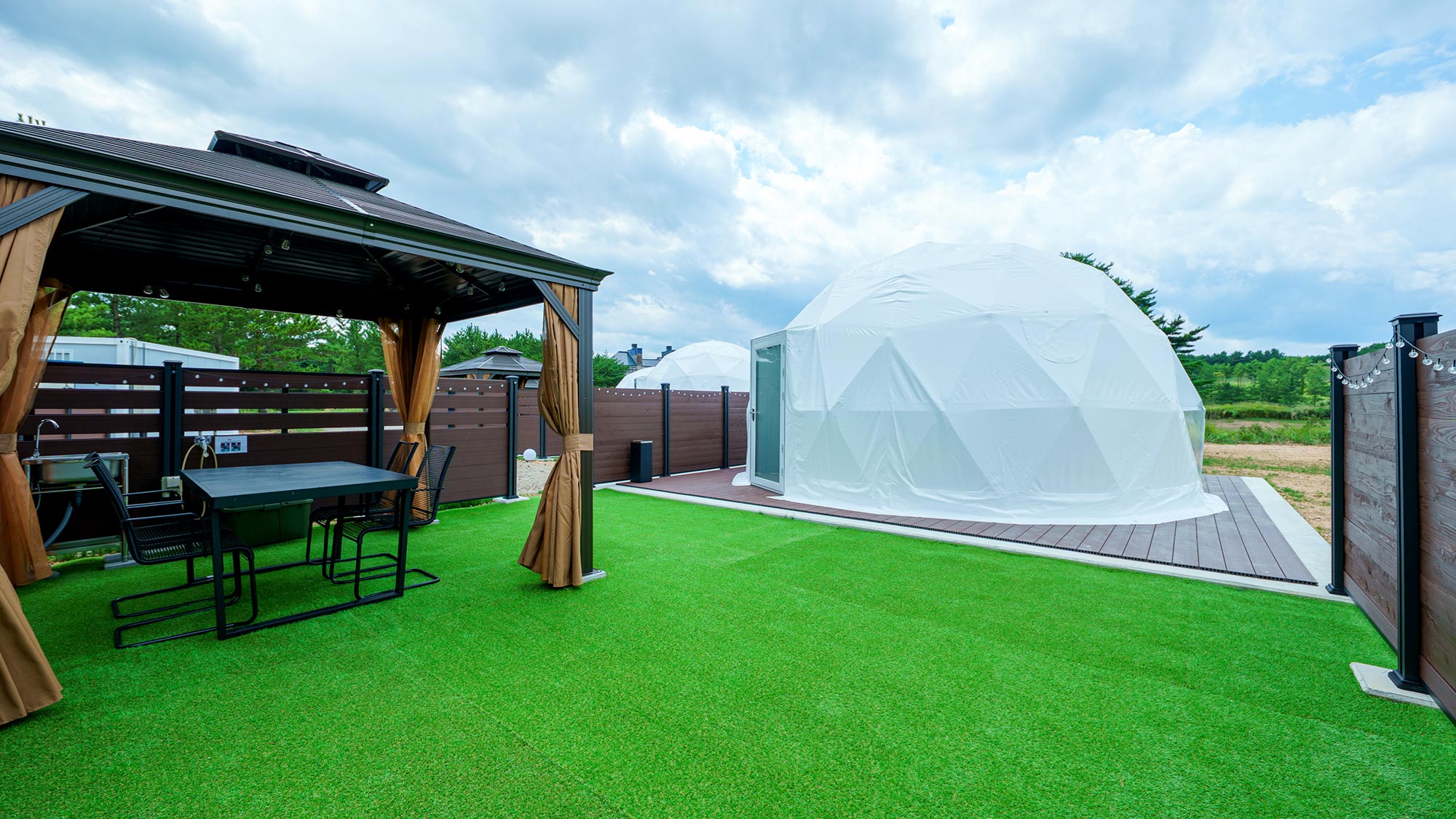 ・【BBQ場】ドーム型テントの目の前で、手軽にBBQ。青森の美味しい夜をお過ごしください