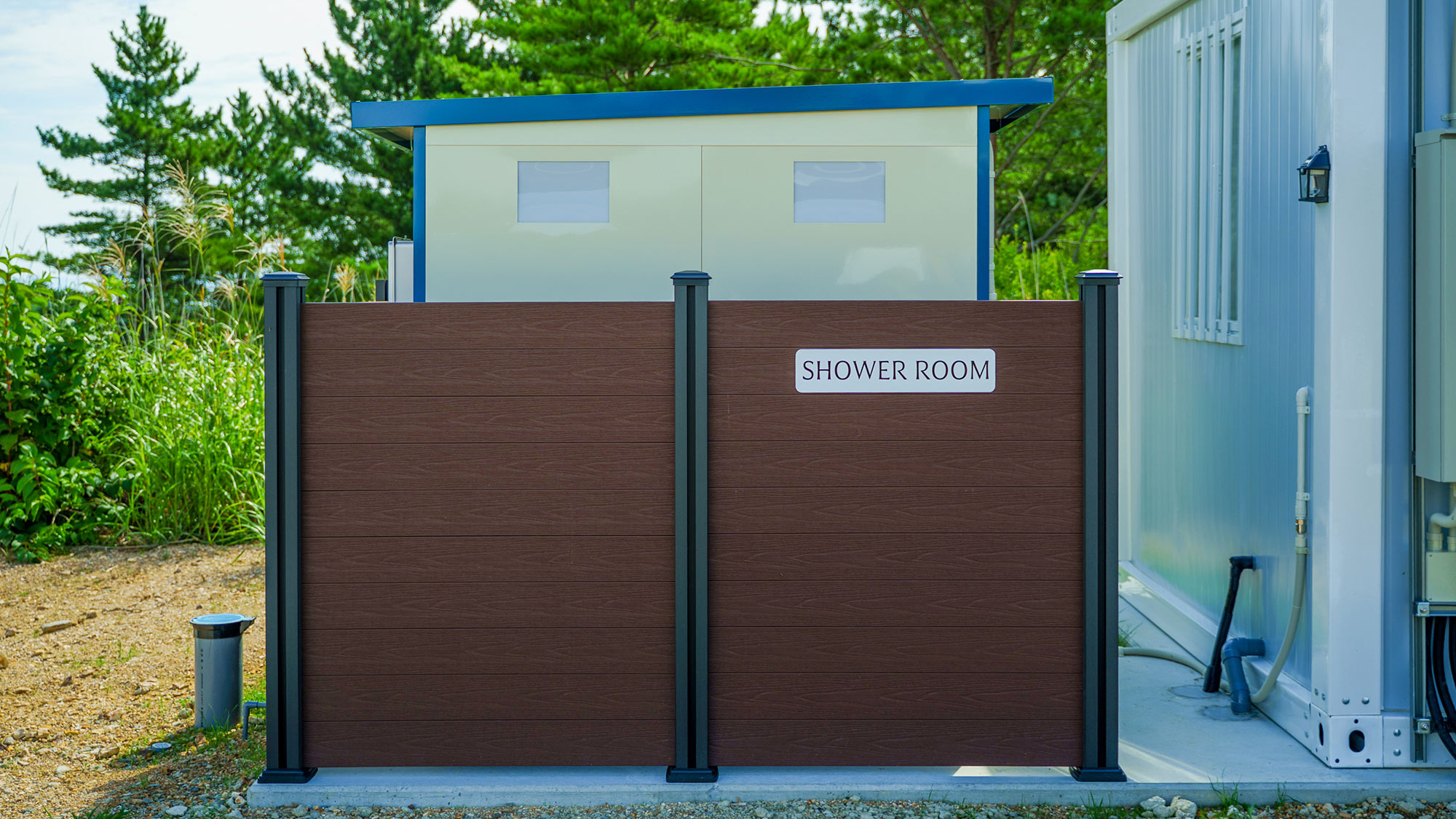 ・【シャワールーム】シンプルで使いやすい共用シャワールーム。ご自由にご利用ください