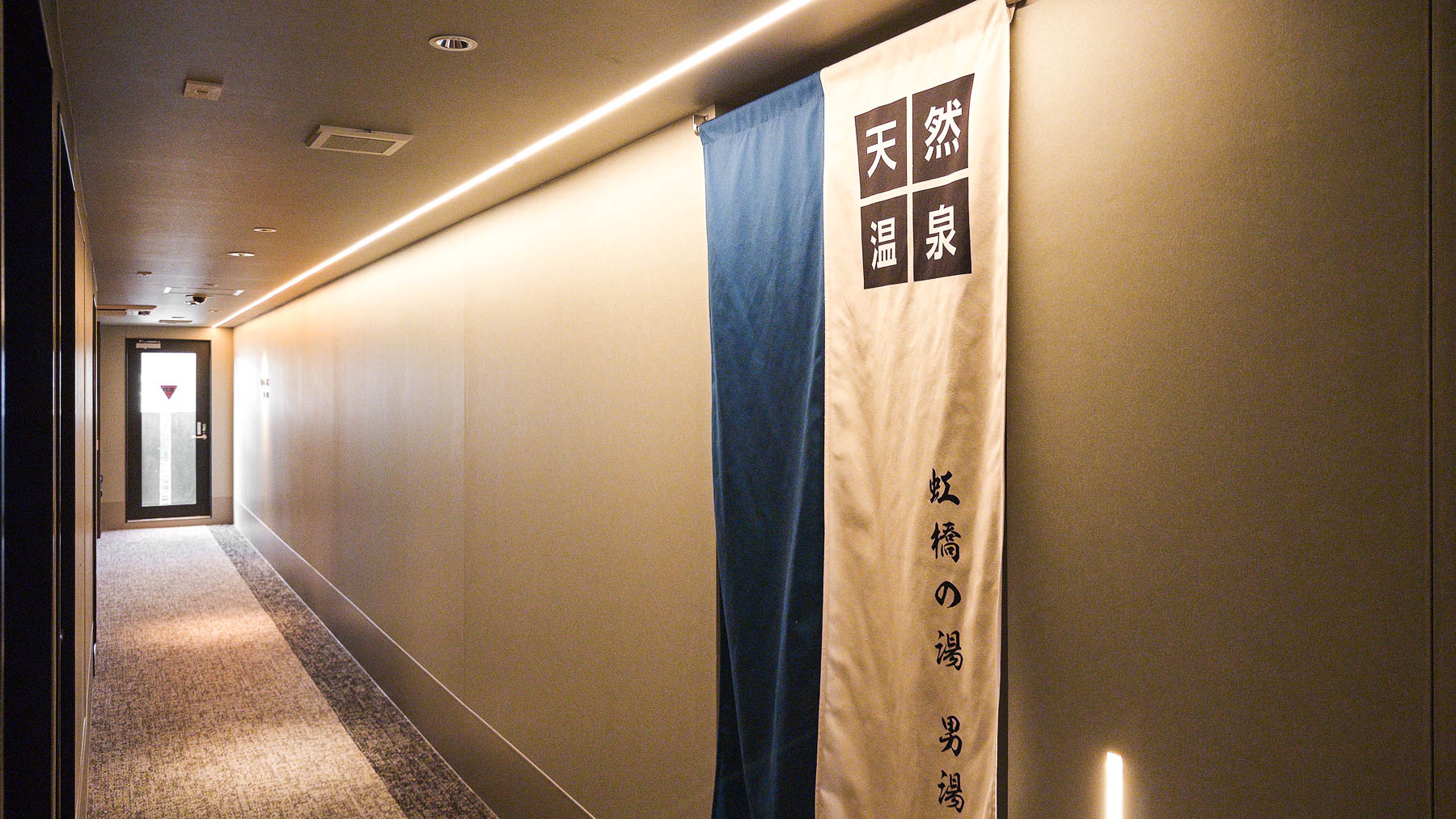 お部屋からタオルをお持ちください