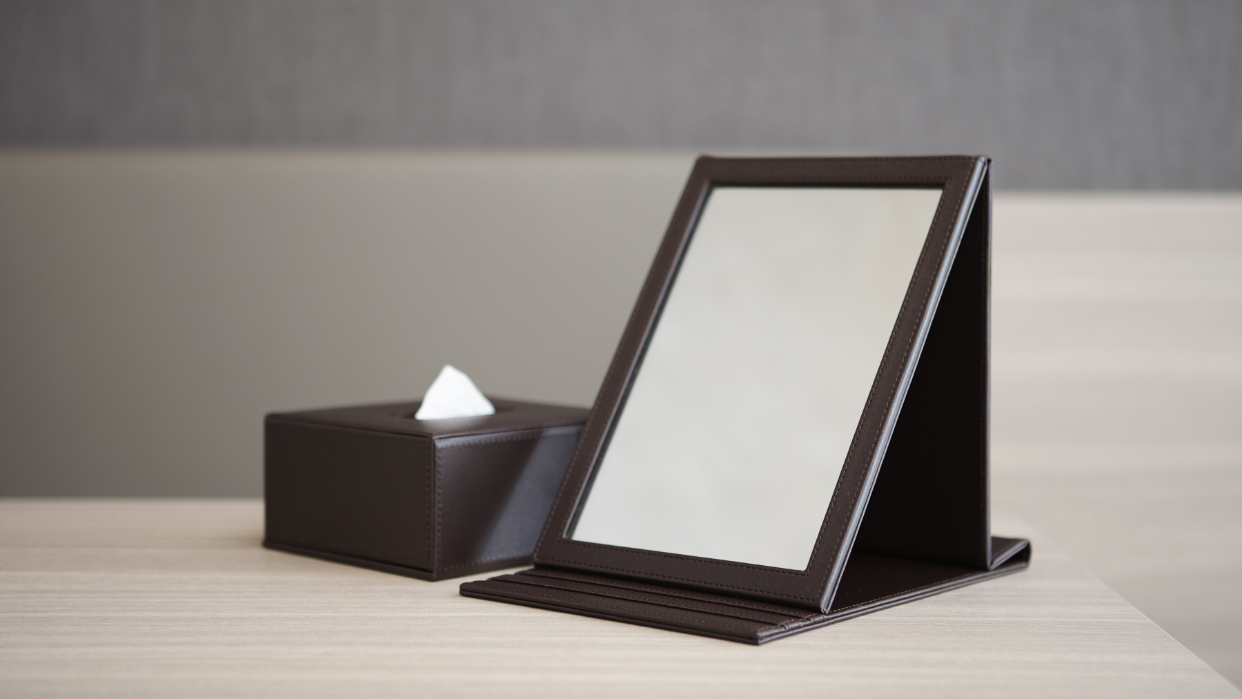 角度が調整できる手鏡です