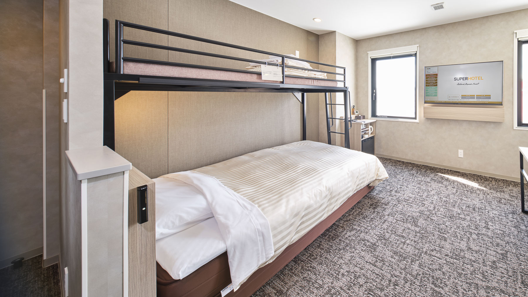 まるで秘密基地！お子さまに大人気のロフトベッドつきルーム