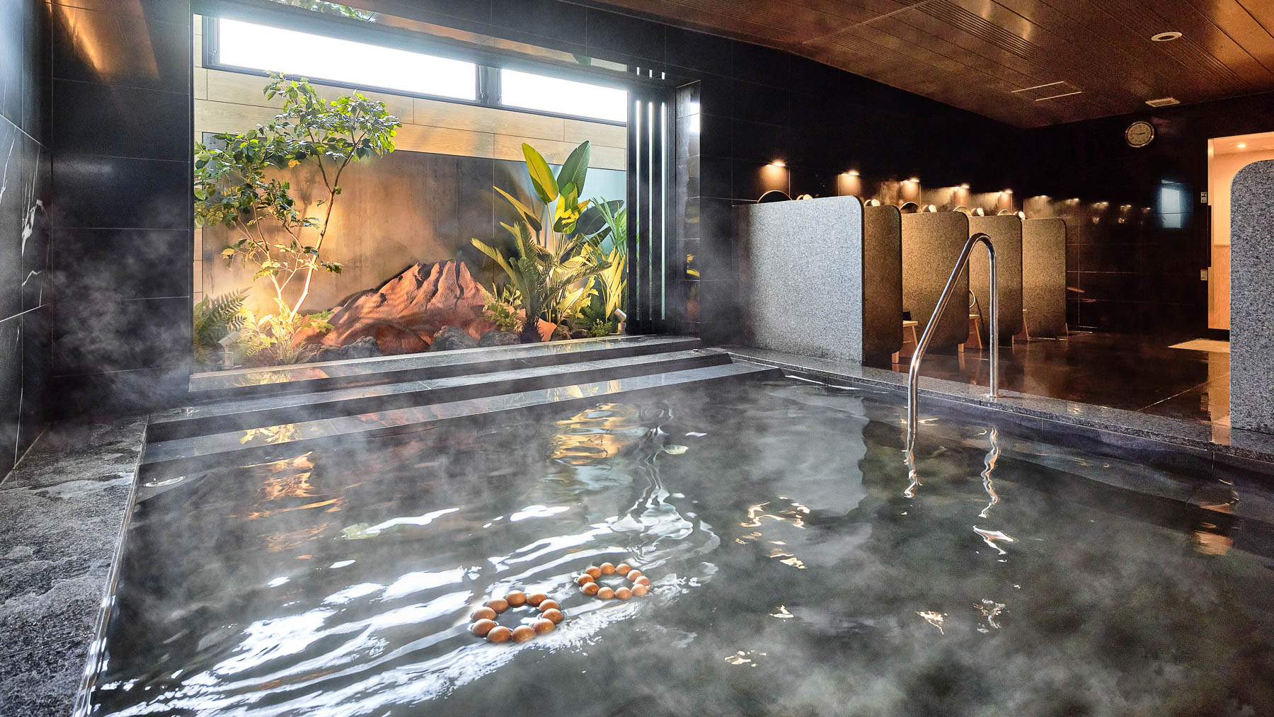 本物の天然温泉で芯まで温まります