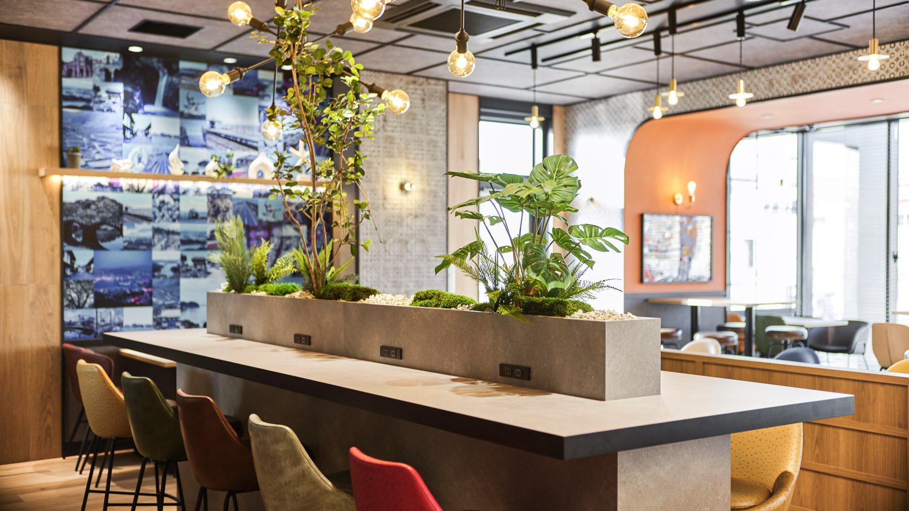 光と木のあたたかさに包まれます