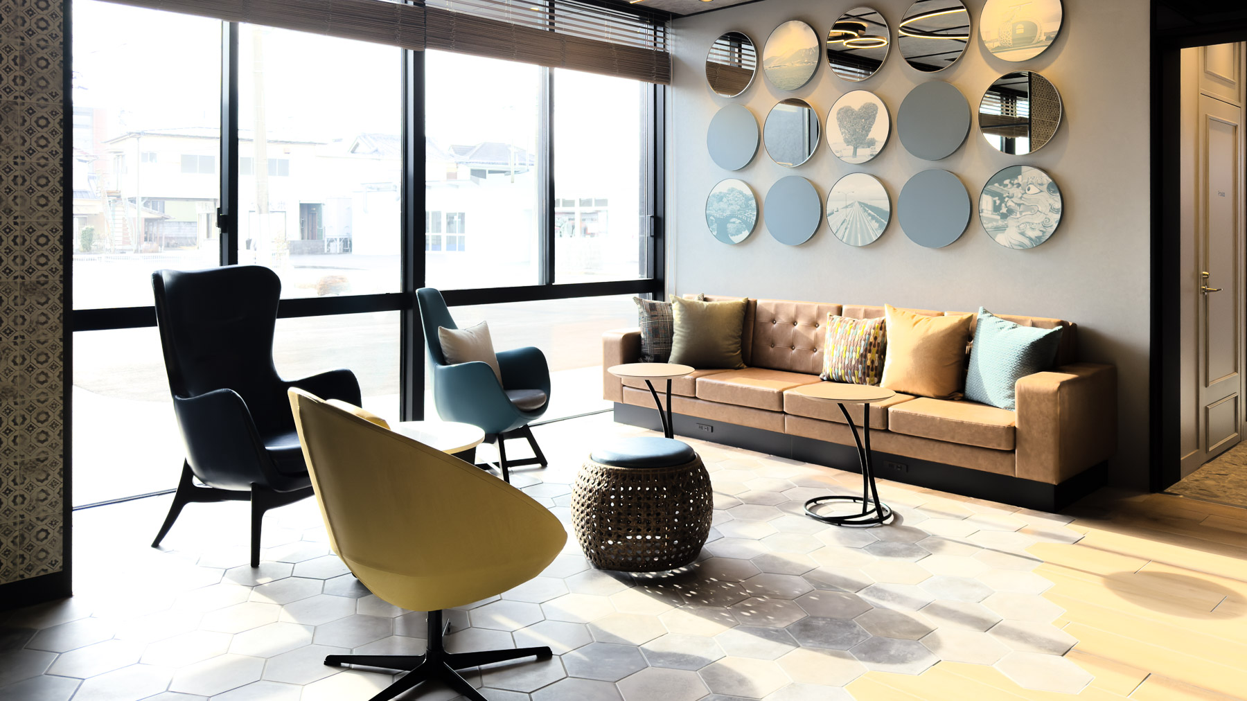 朝の陽ざしに包まれた空間