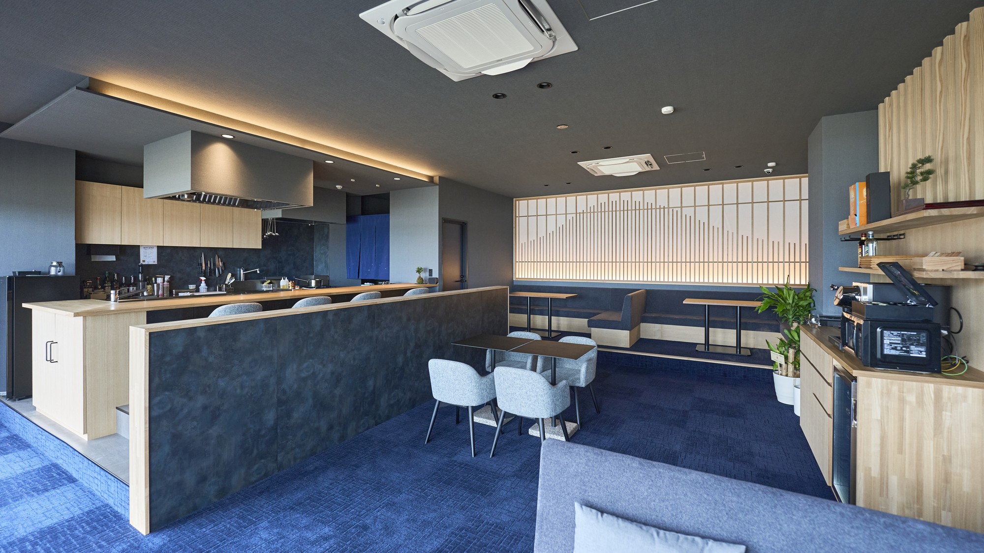 ラウンジ「藍籠処（あいろうどころ）」