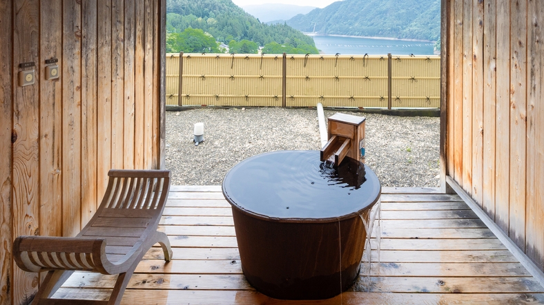 【露天風呂付客室】源泉かけ流し天然温泉を部屋で満喫！伊東園自慢の夕食時アルコール飲み放題付プラン