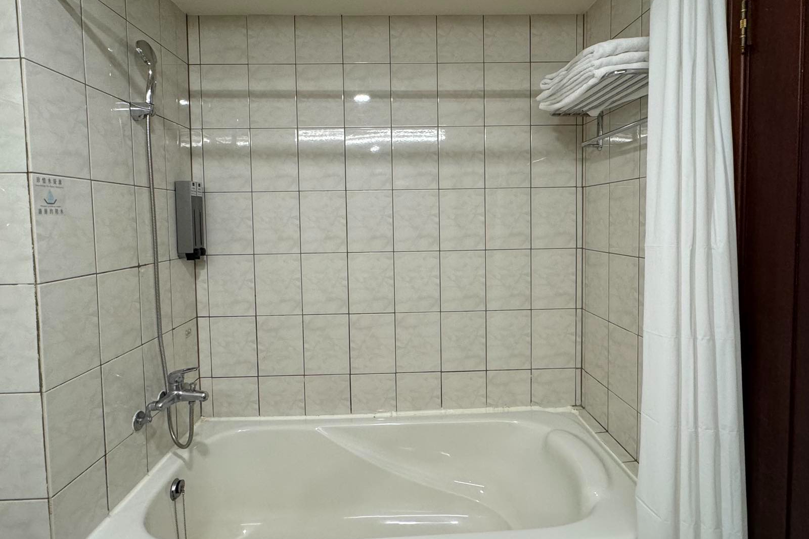 【窓なし】スーペリア・トリプル（バスタブ付）