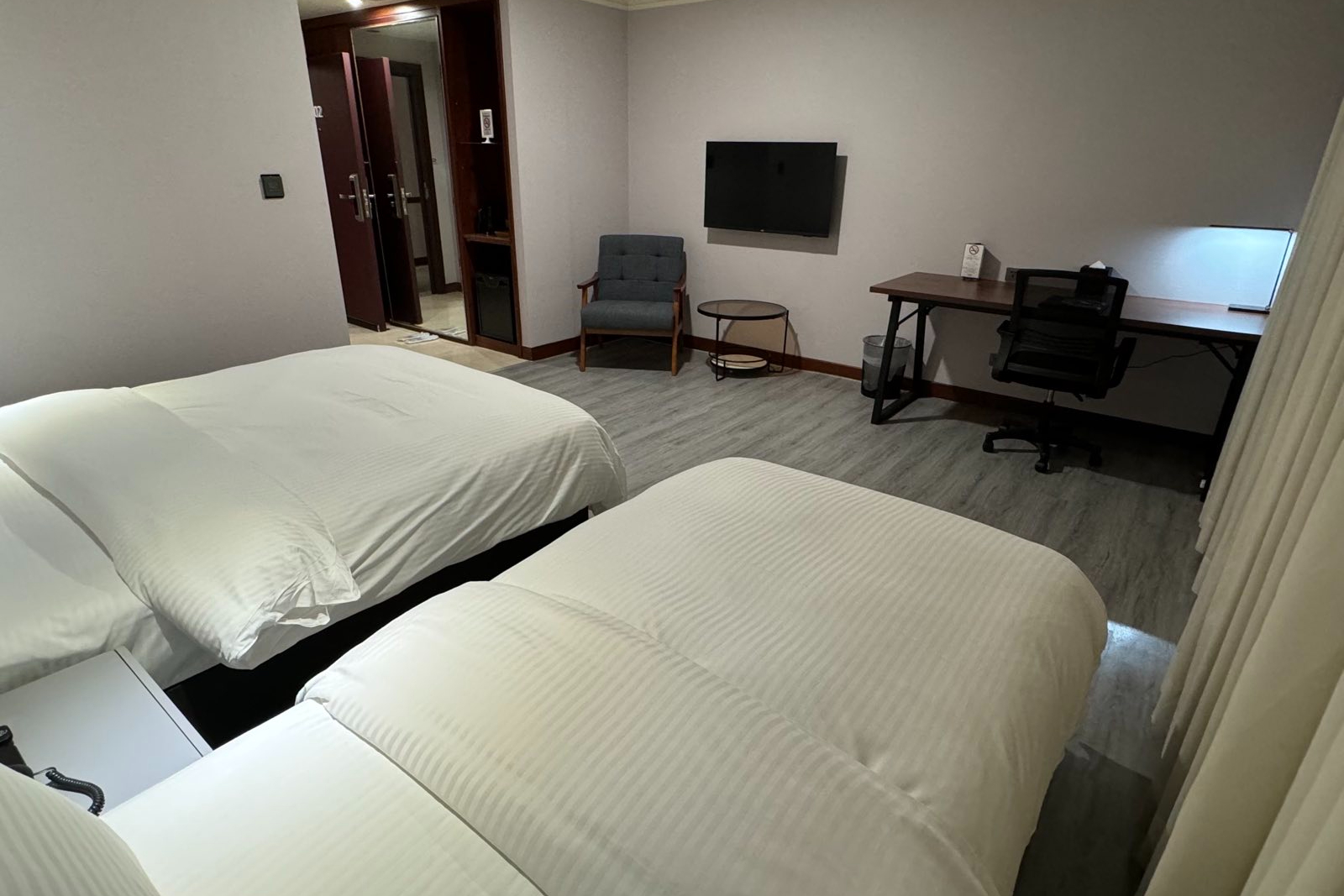 【窓なし】スーペリア・トリプル（バスタブ付）