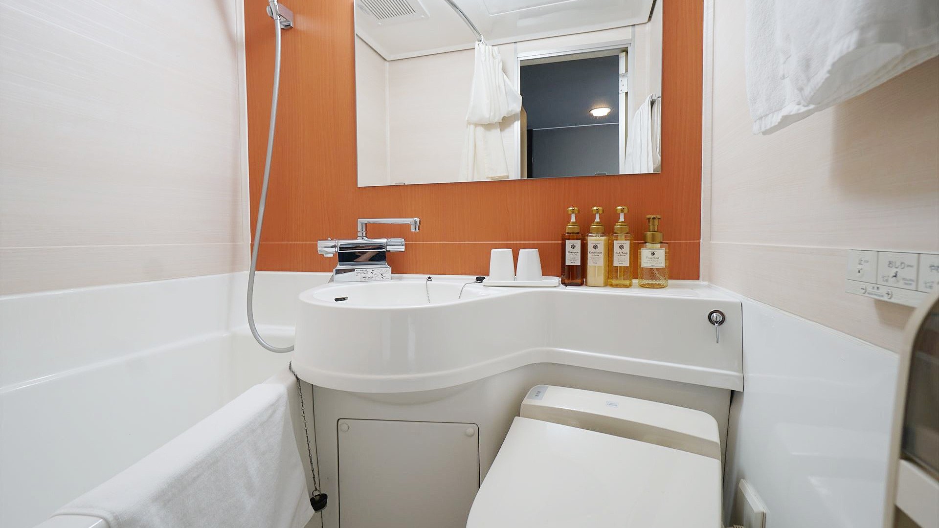 改装した清潔なバスルーム