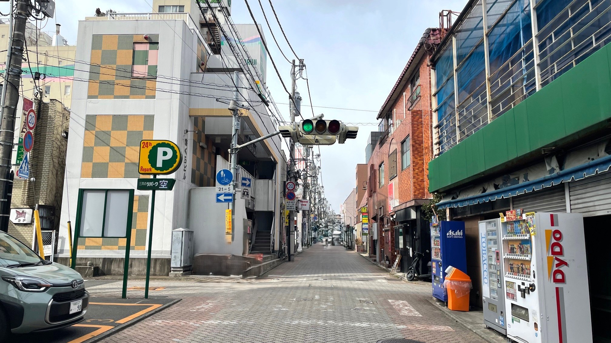 信号を直進してください