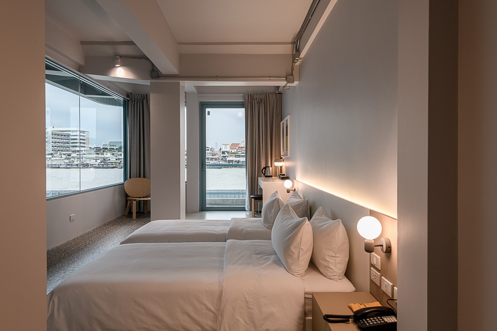 リバーフロント 2ベッドルーム