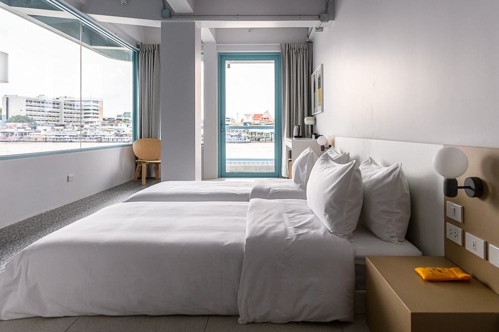 リバーフロント 2ベッドルーム