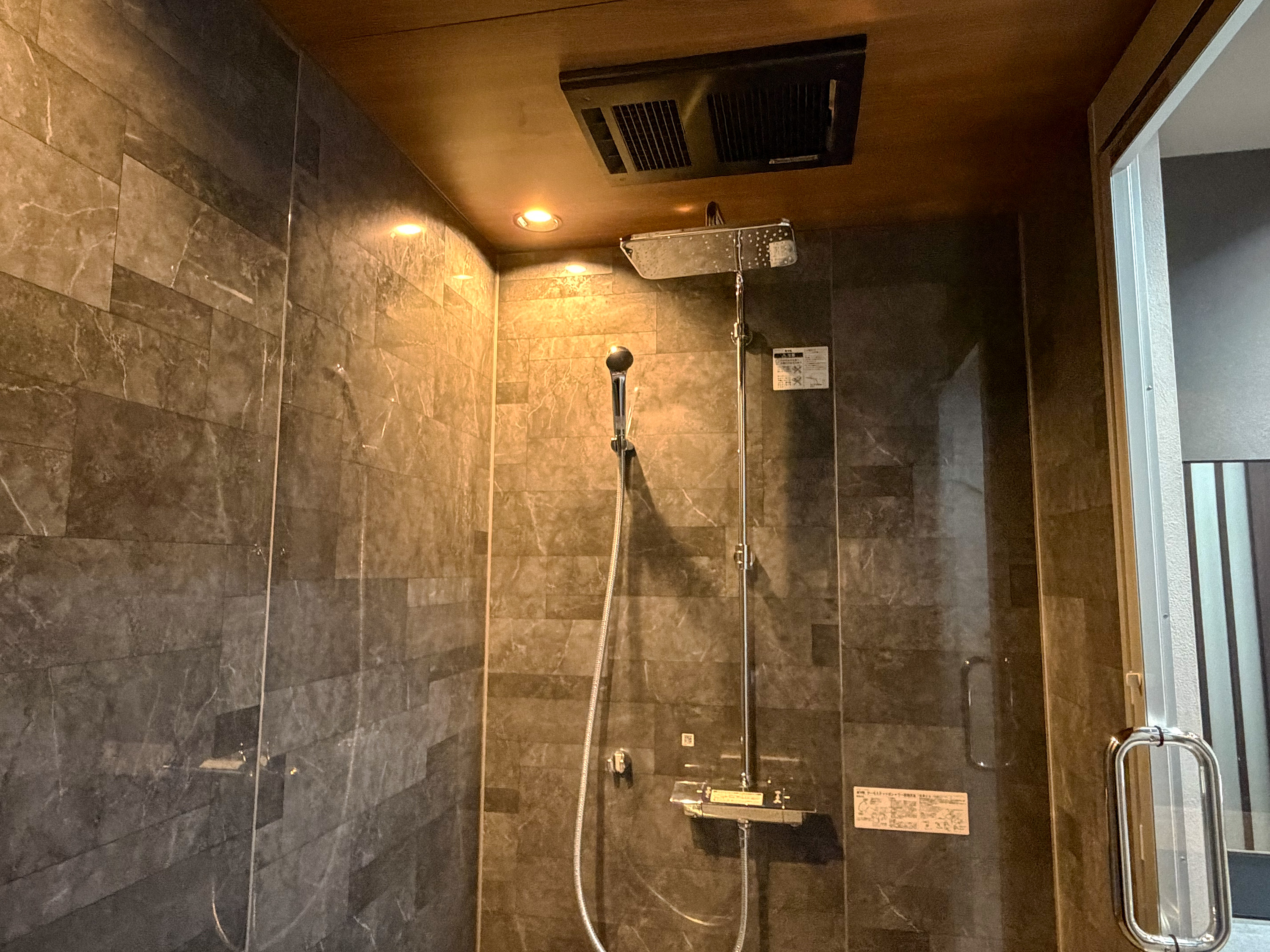 シャワールーム