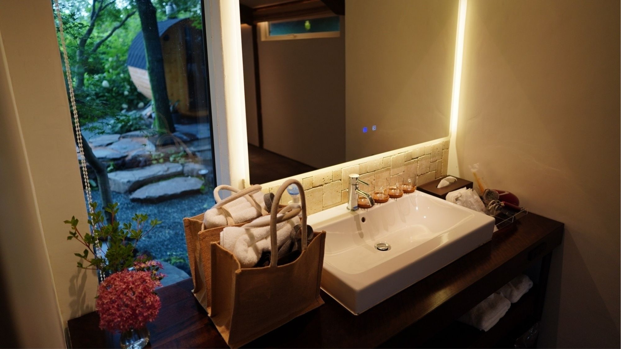 アメニティーも充実した洗面スペース