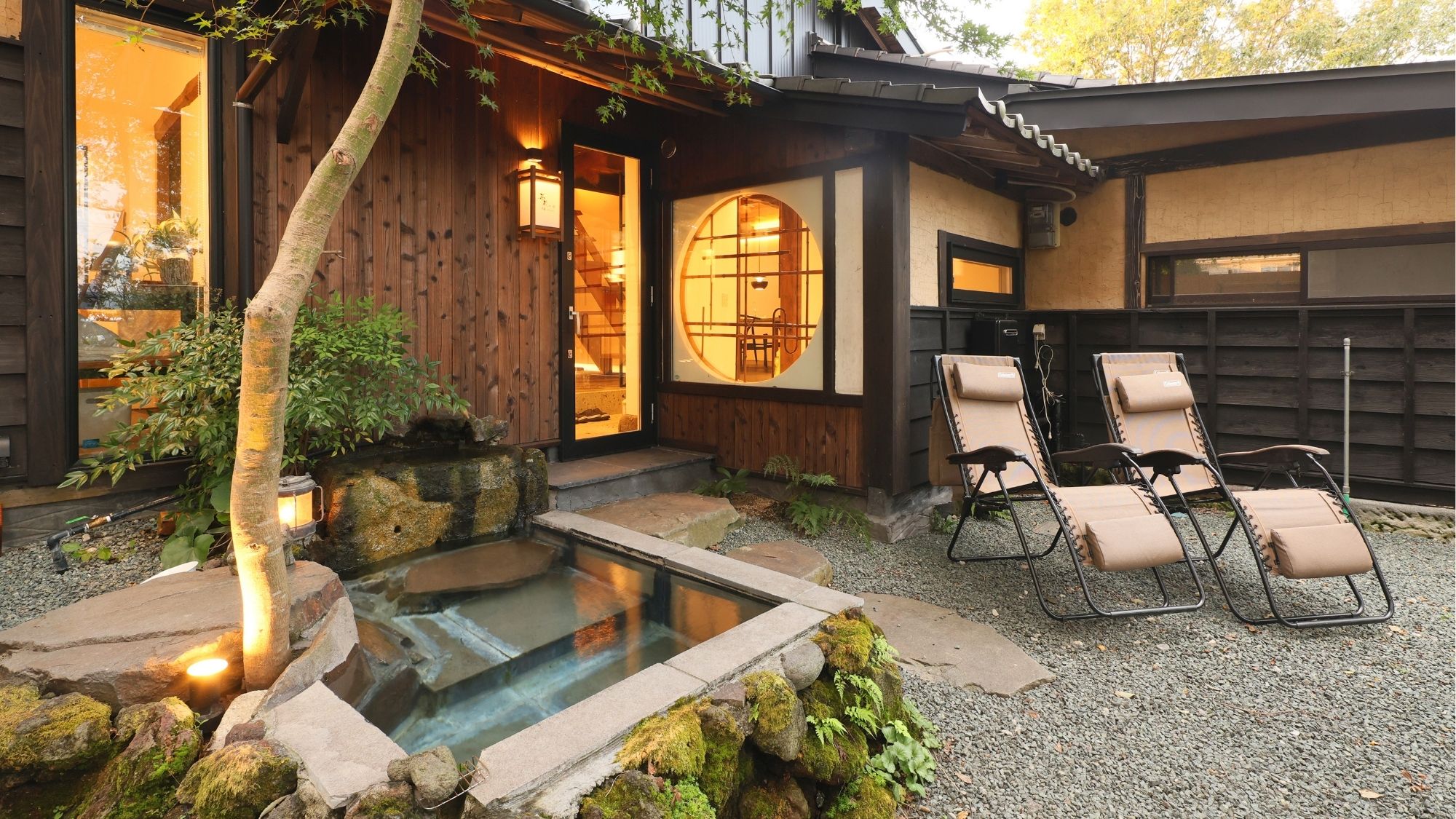 プライベートガーデンにはバレルサウナと水風呂を完備