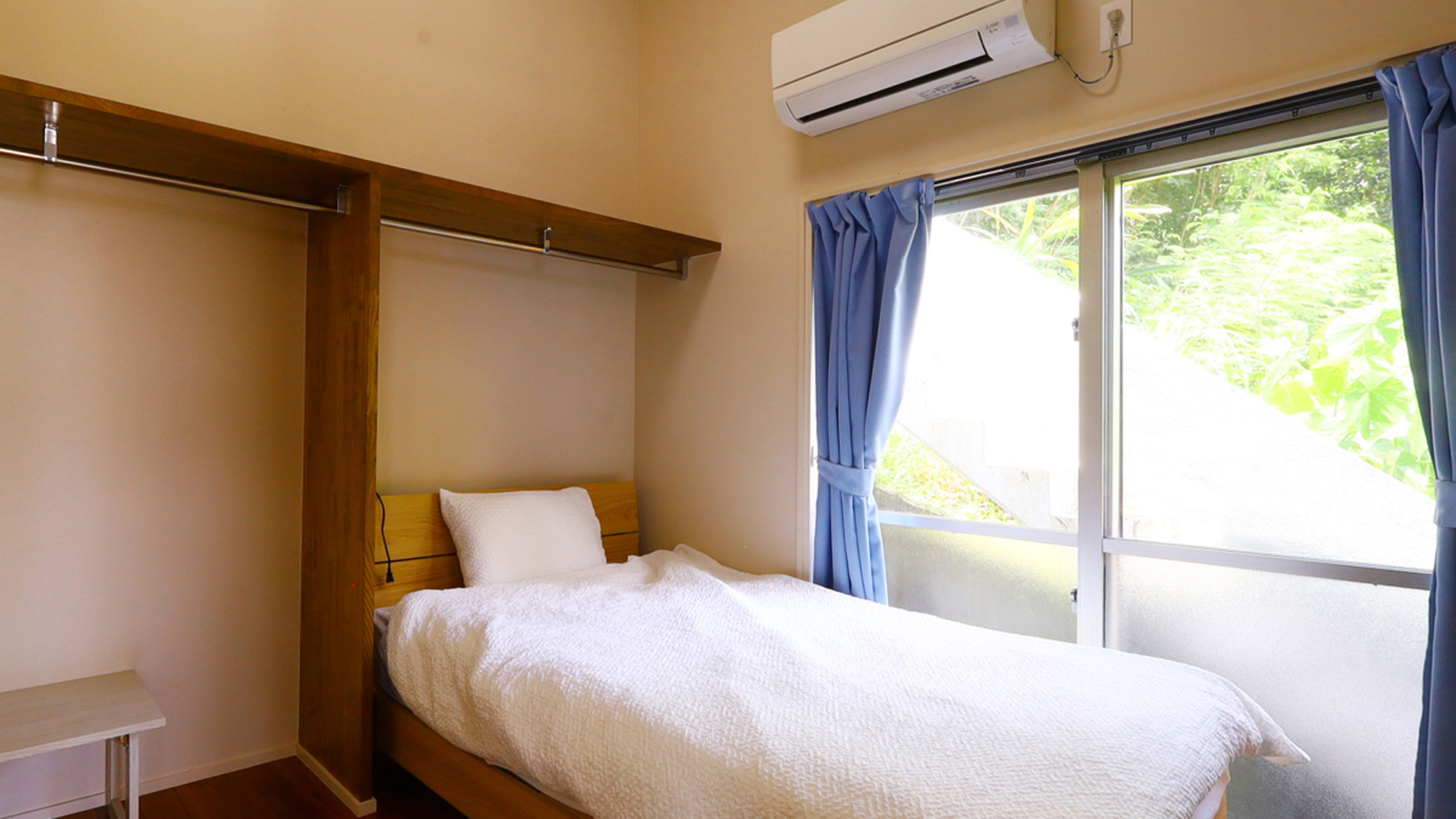 【大城邸】リビングルーム内にはベッド1台