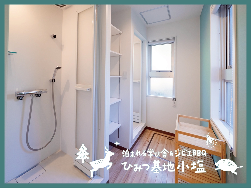 【最大20名での宿泊可】小学校まるごと貸切！〜BBQ＆アウトドア機材＆ベッド12台付〜（※食材なし）
