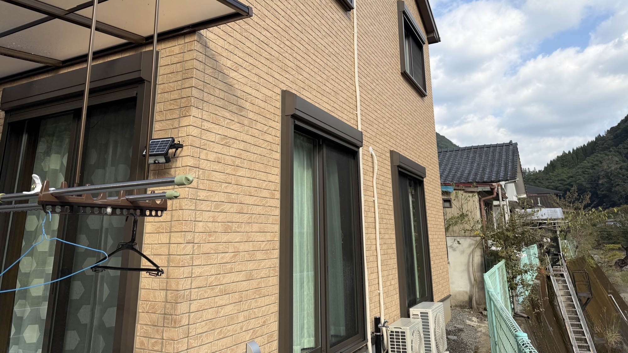 【素泊まり】西米良村の川沿いに佇む二階建て一軒家で暮らすようにのんびりと