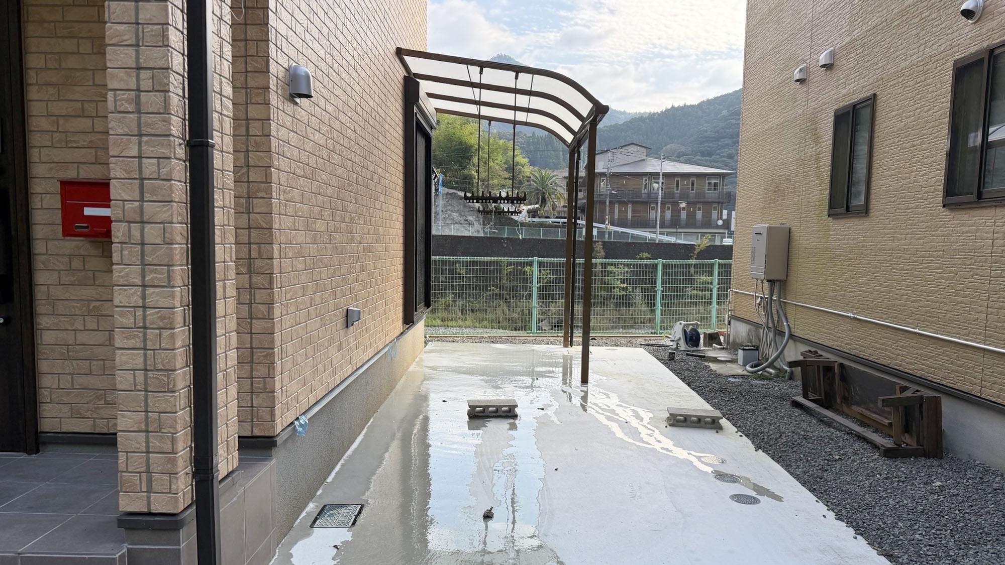 【素泊まり】西米良村の川沿いに佇む二階建て一軒家で暮らすようにのんびりと