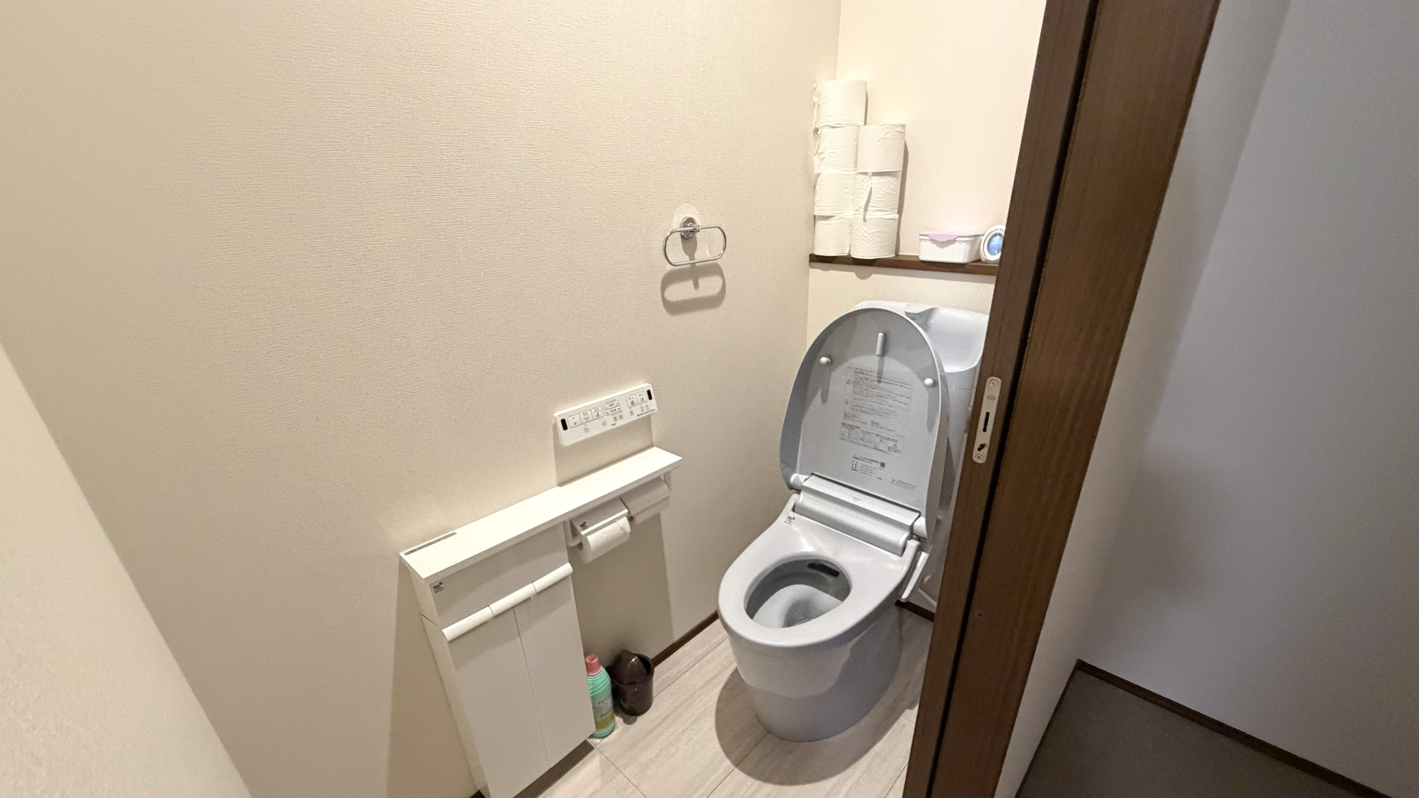 ・【トイレ】洗浄機能付きで清潔感があります　旅先でも自宅と同じようにお使いいただけます