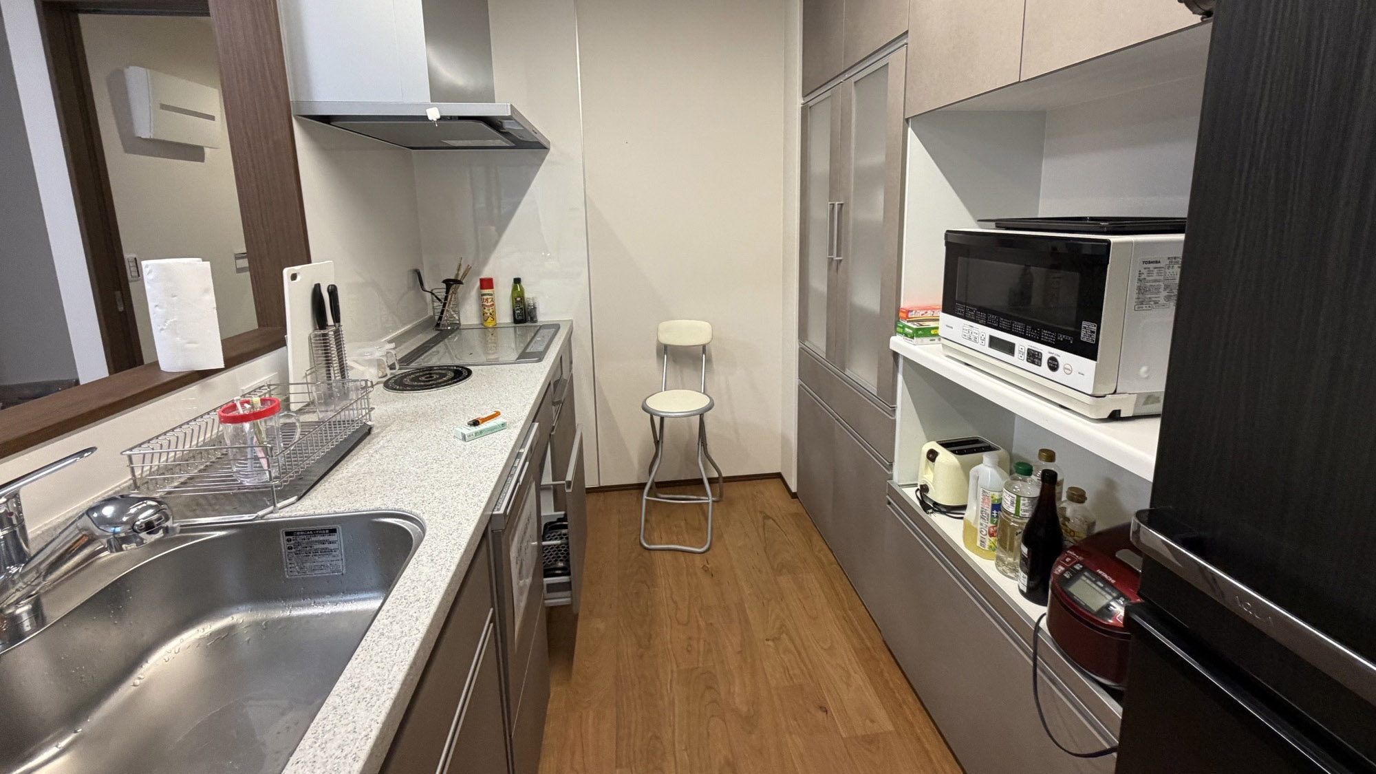 ・【キッチン】広々とした空間でみんなでわいわい料理を楽しめます