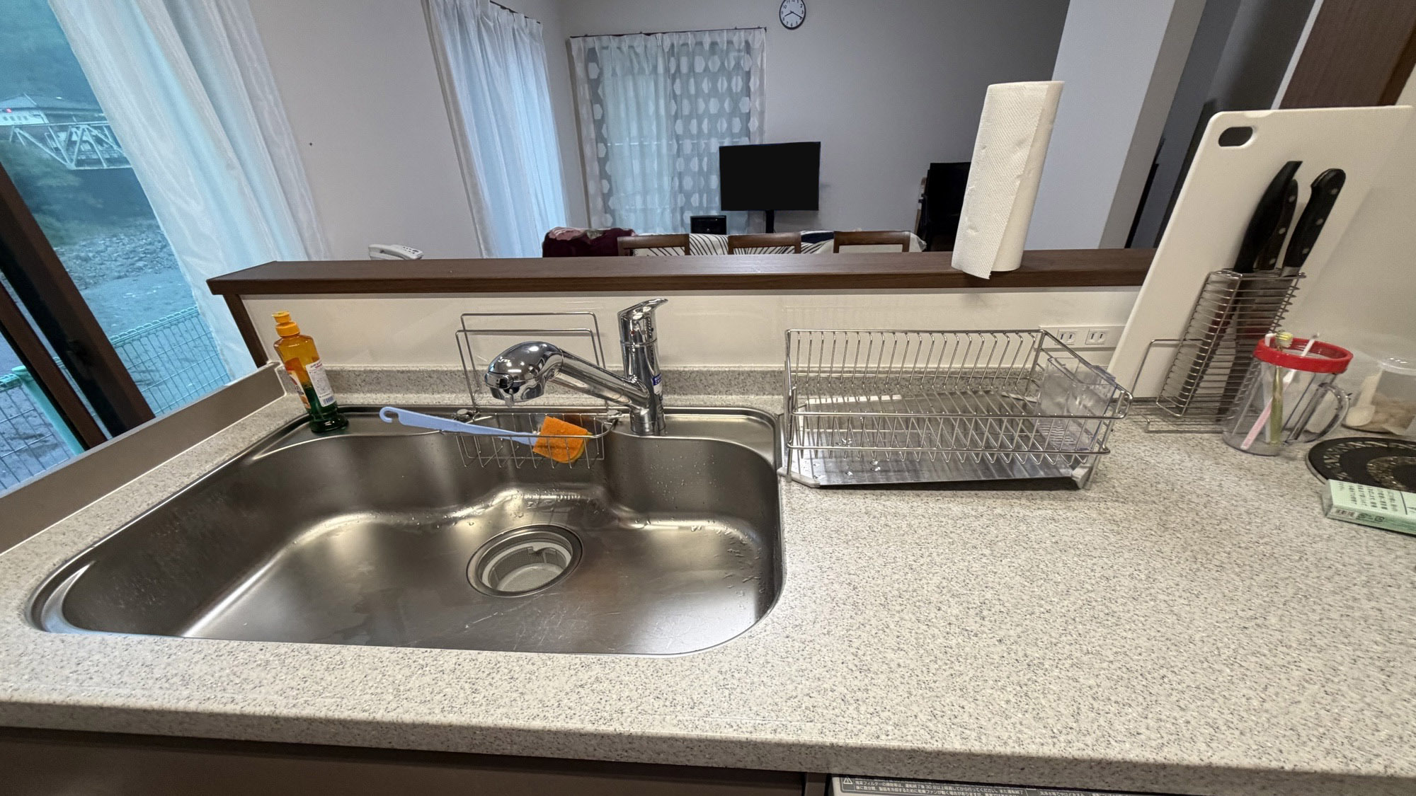 ・【キッチン】洗い物など作業がしやすい広々スペース