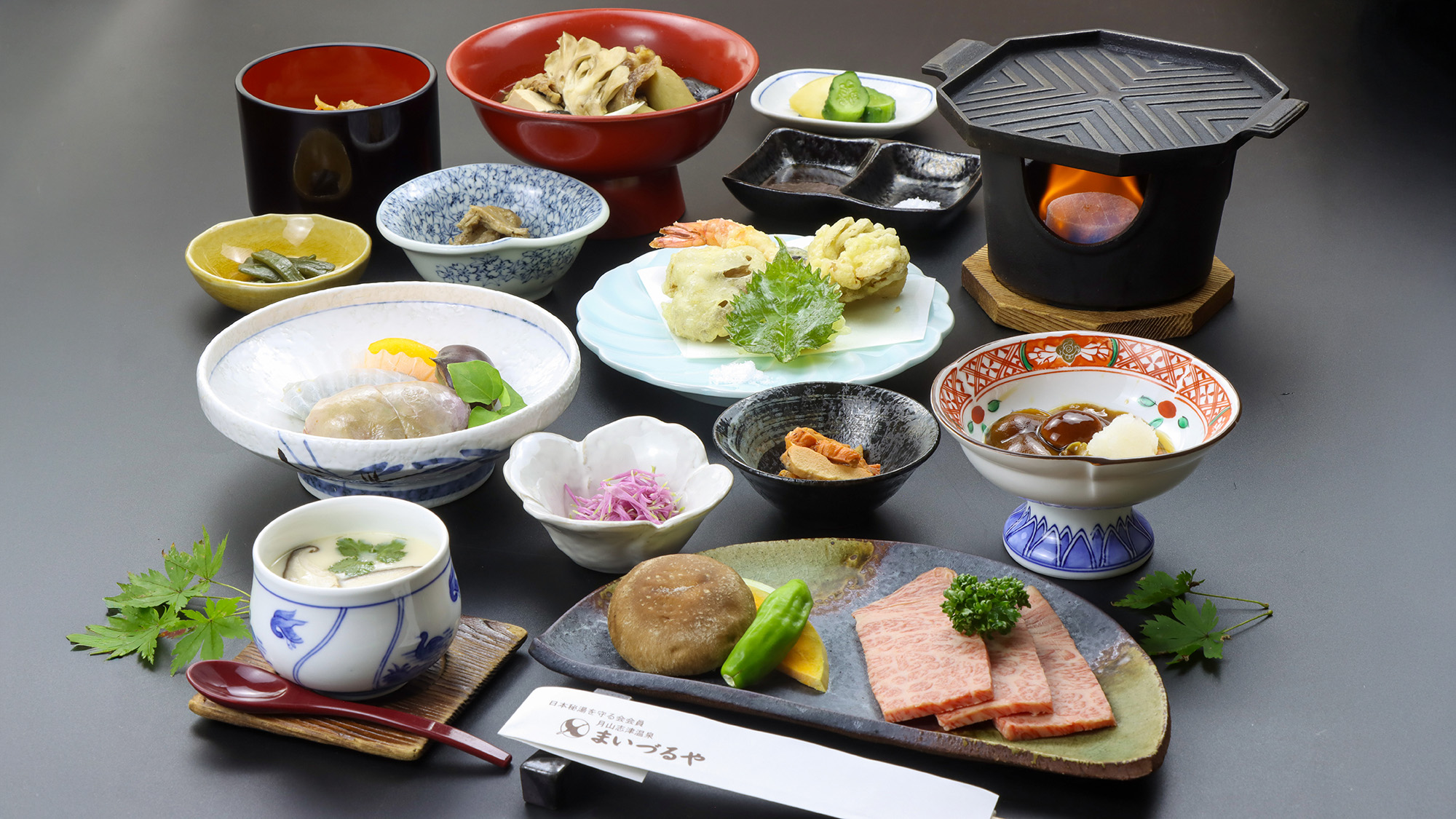 #夕食一例　心も体も満たされる当館の料理。上質なお肉と旬の食材を使用した料理は格別です。