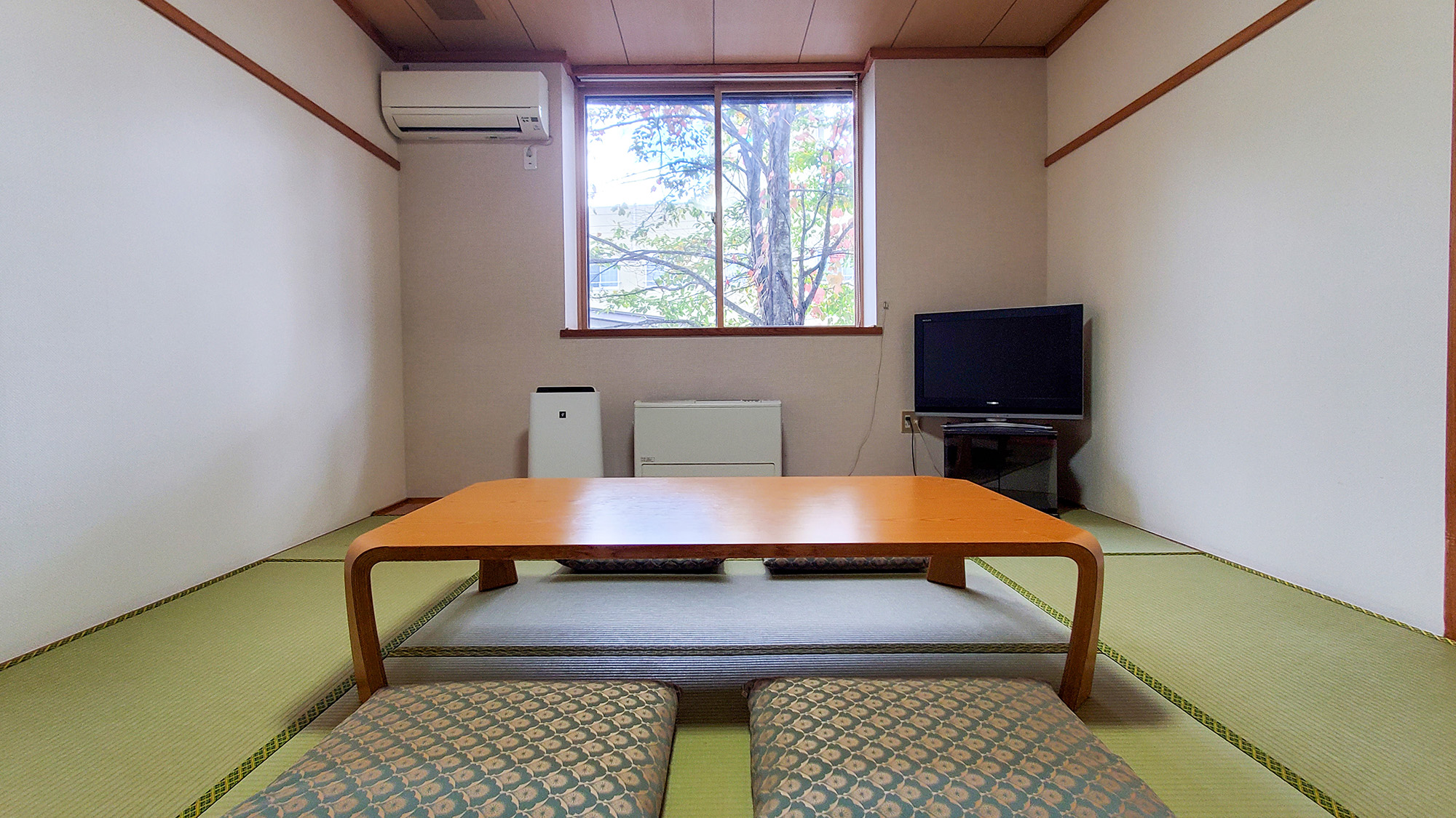 ＃和室8畳　窓からは四季折々の景色を覗ける素敵な空間