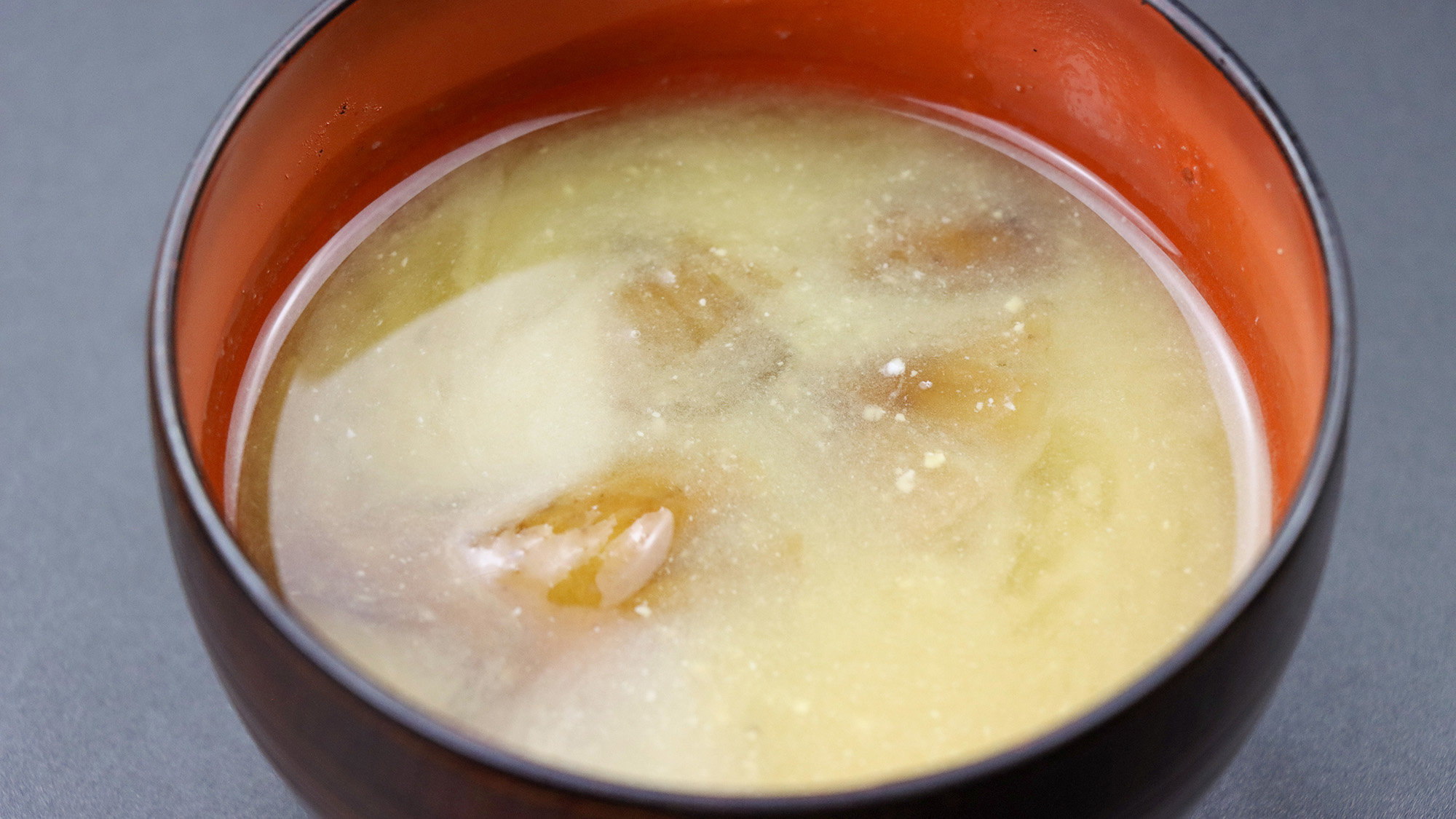 #朝食　採れたてのキノコと月山の水を使用したお味噌汁。