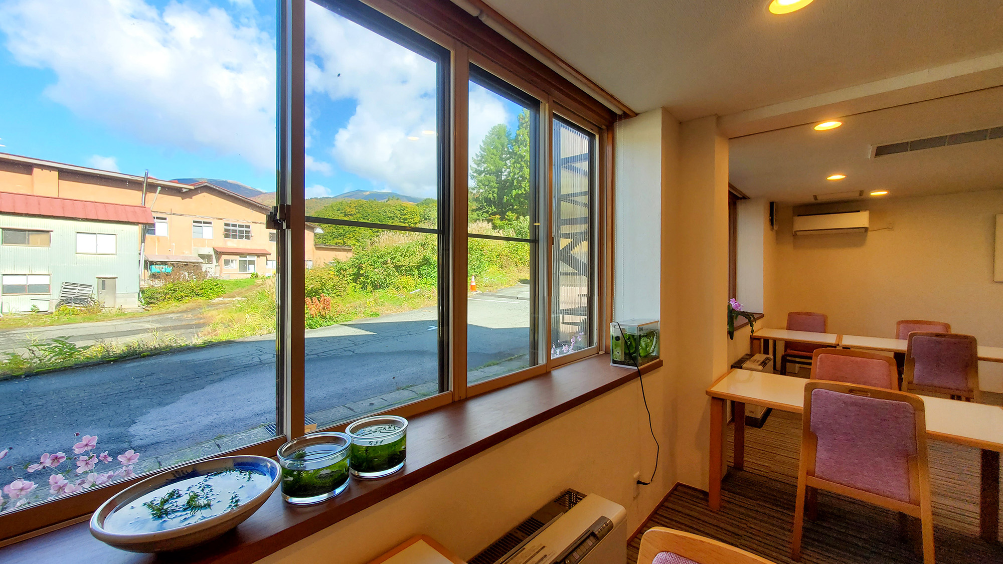 #館内　月山の麓の景色を楽しめる食堂