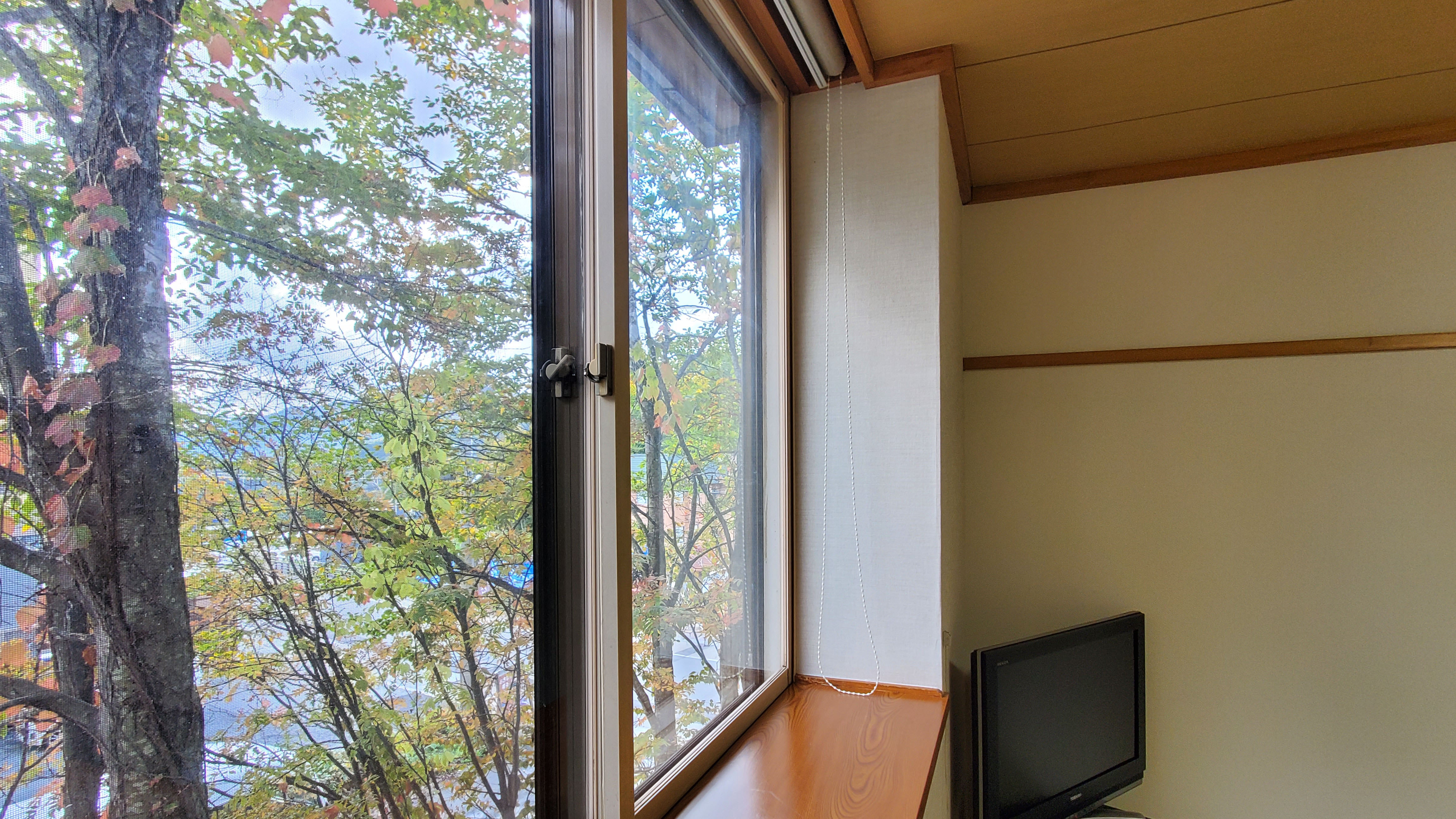 ＃窓からは四季折々の景色を覗ける素敵な空間