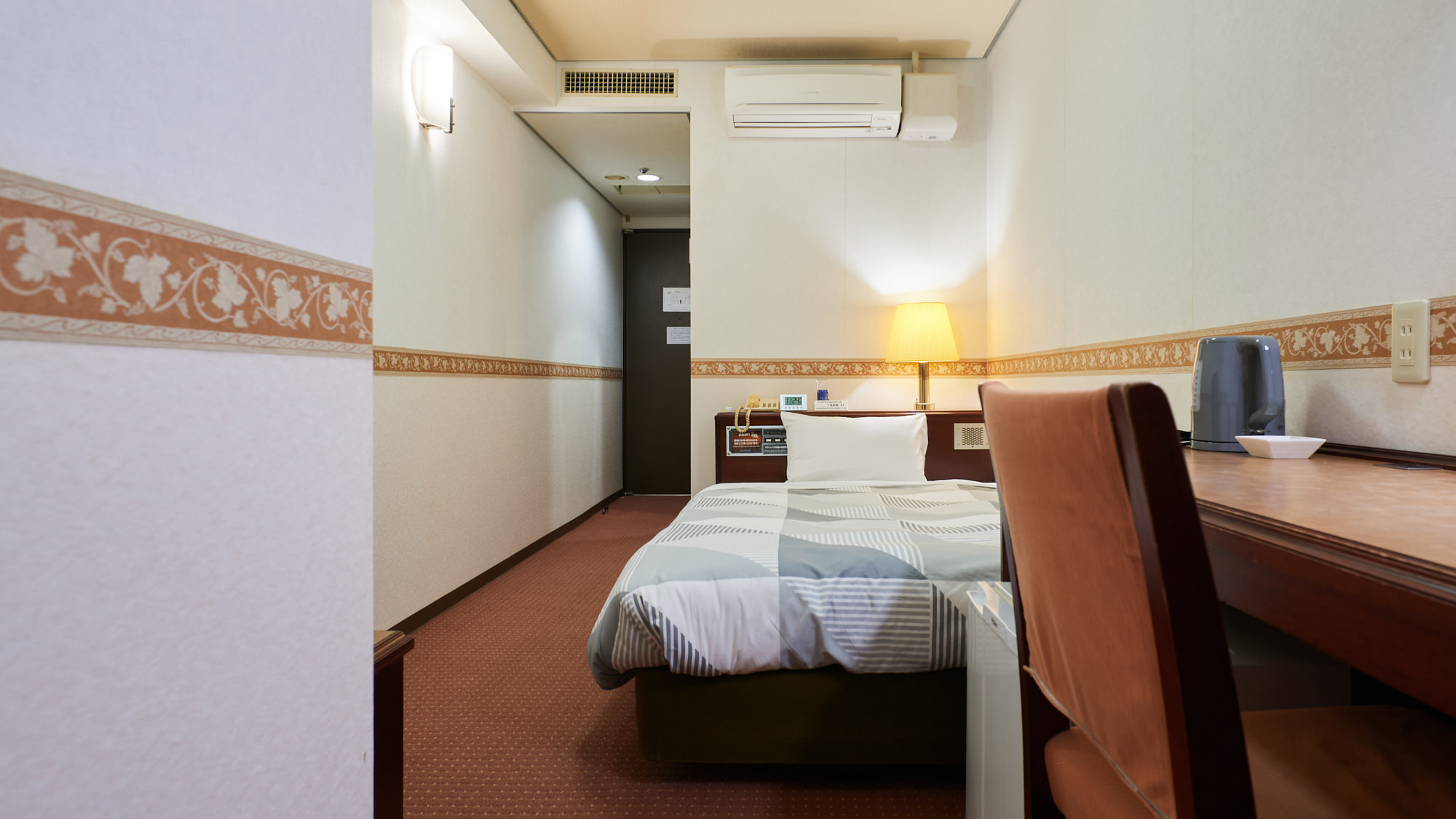 コンパクトセミダブルルーム