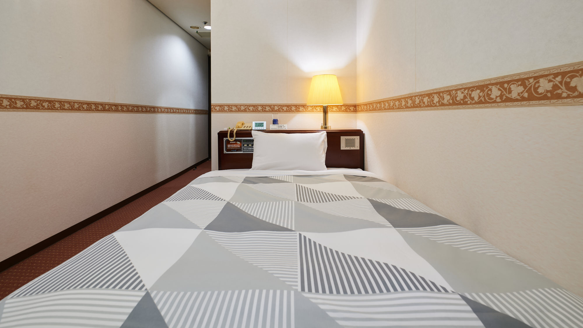 コンパクトセミダブルルーム