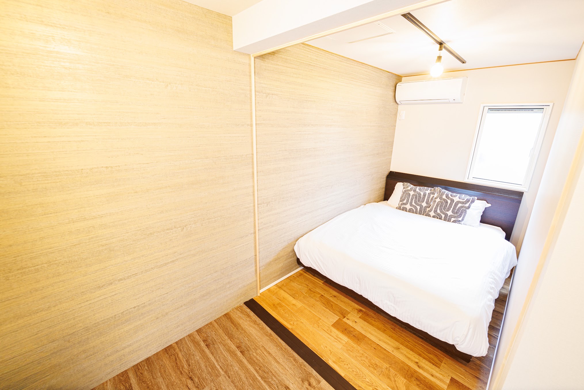 ダブルベッド1台