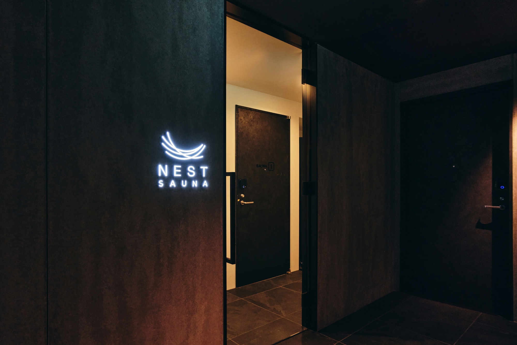 ■ホテル２階貸切サウナ「NEST SAUNA」　エントランス