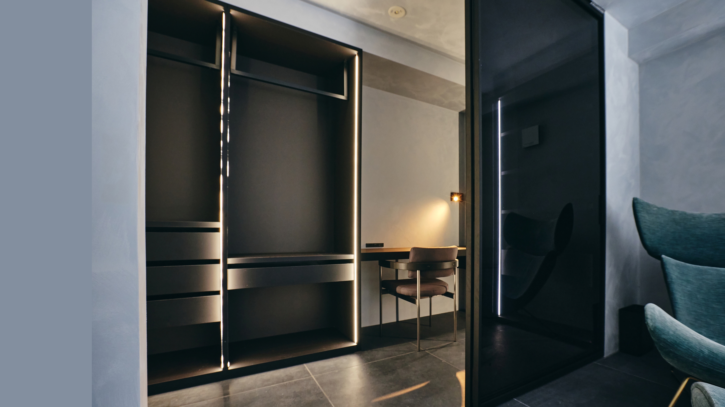 ロイヤルスイート　マスターベッドルーム書斎