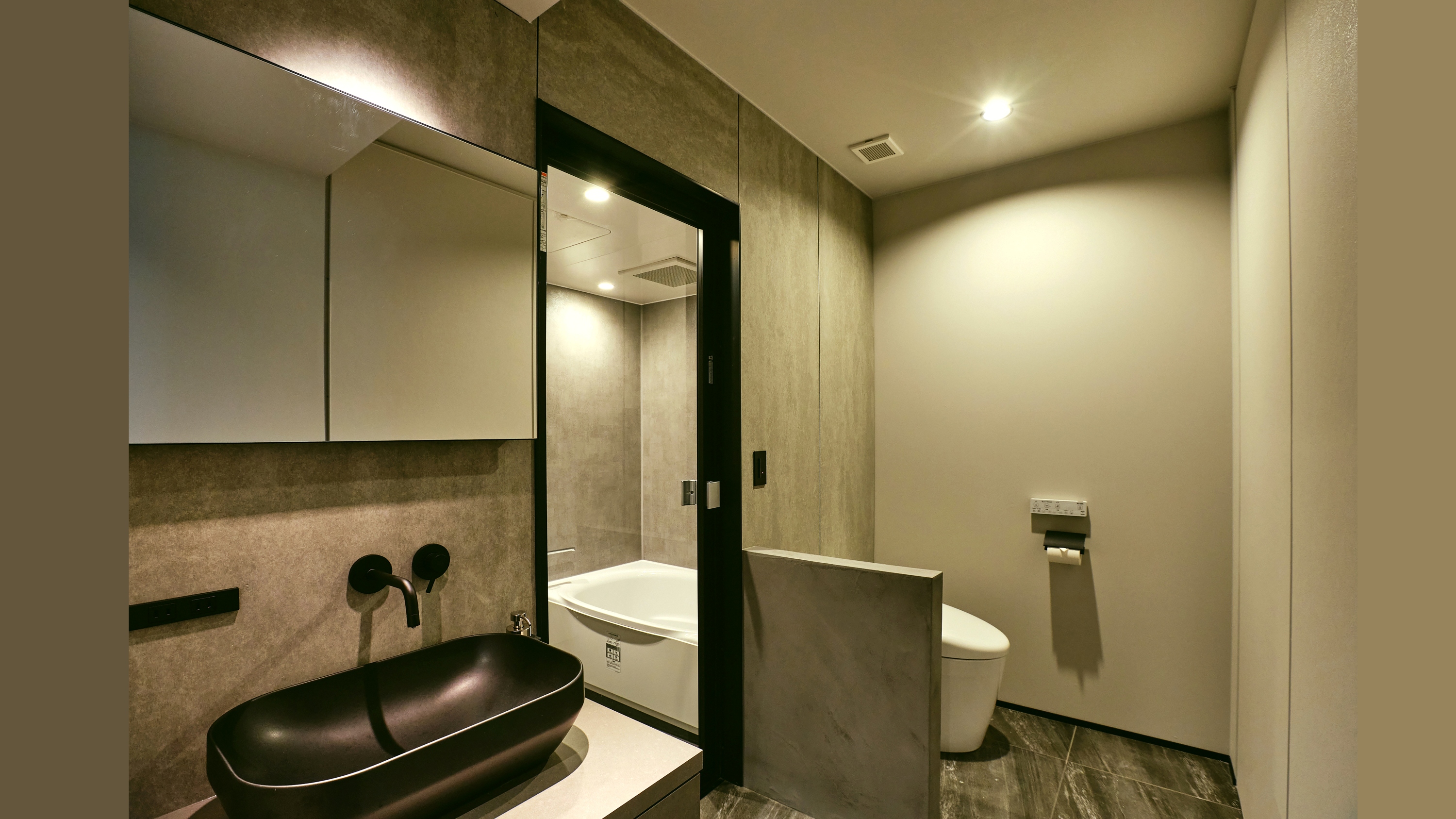 ジュニアスイート＜ダブル＞　洗面＆トイレ　