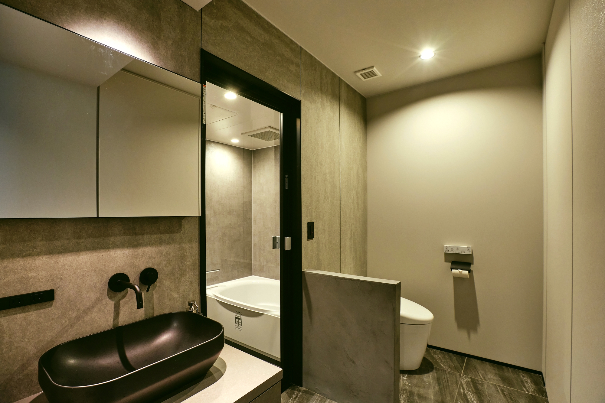 ■ジュニアスイート＜ダブル＞　洗面＆トイレ