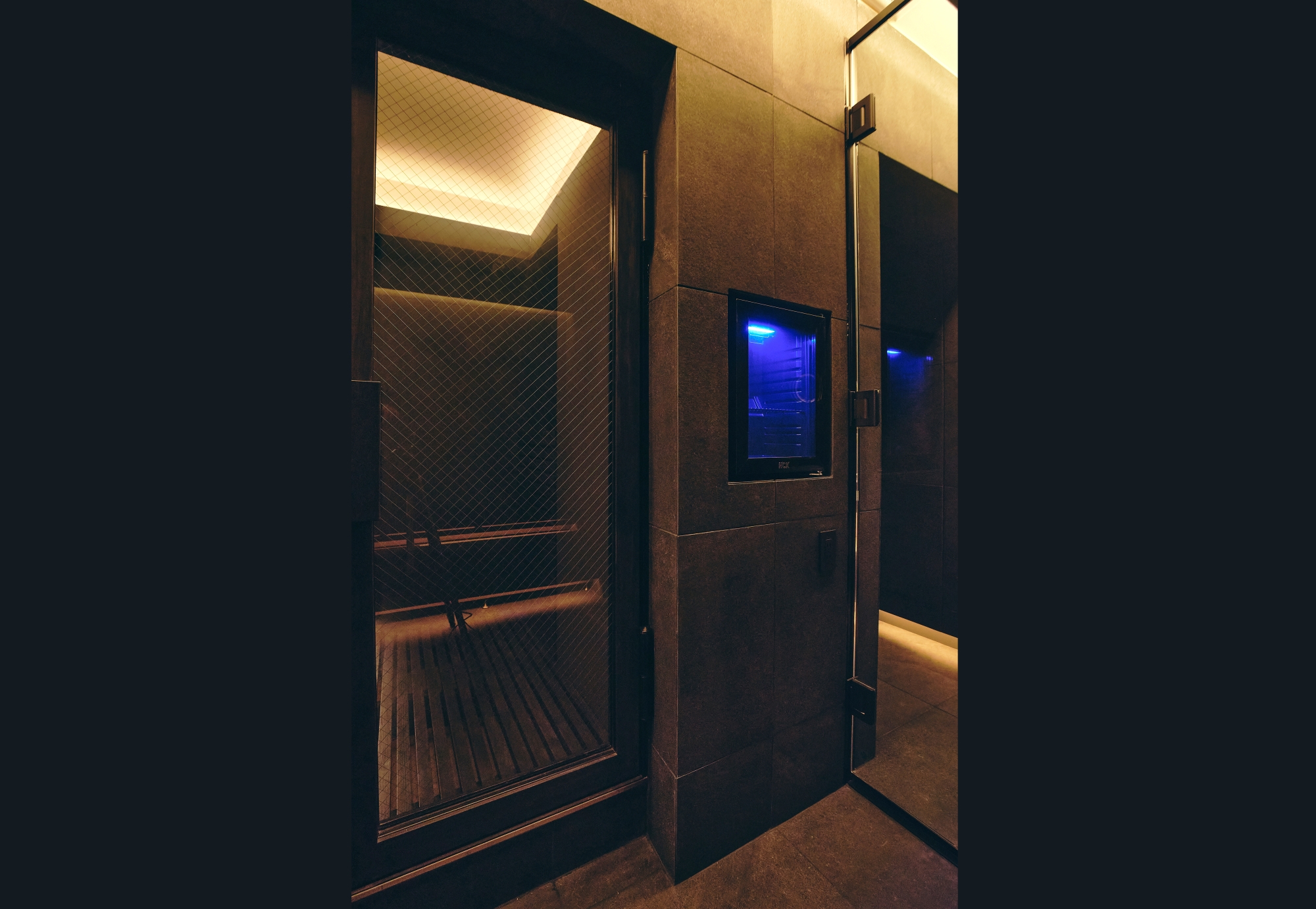 ■ホテル２階貸切サウナ「NEST SAUNA」　NO.1　冷蔵庫