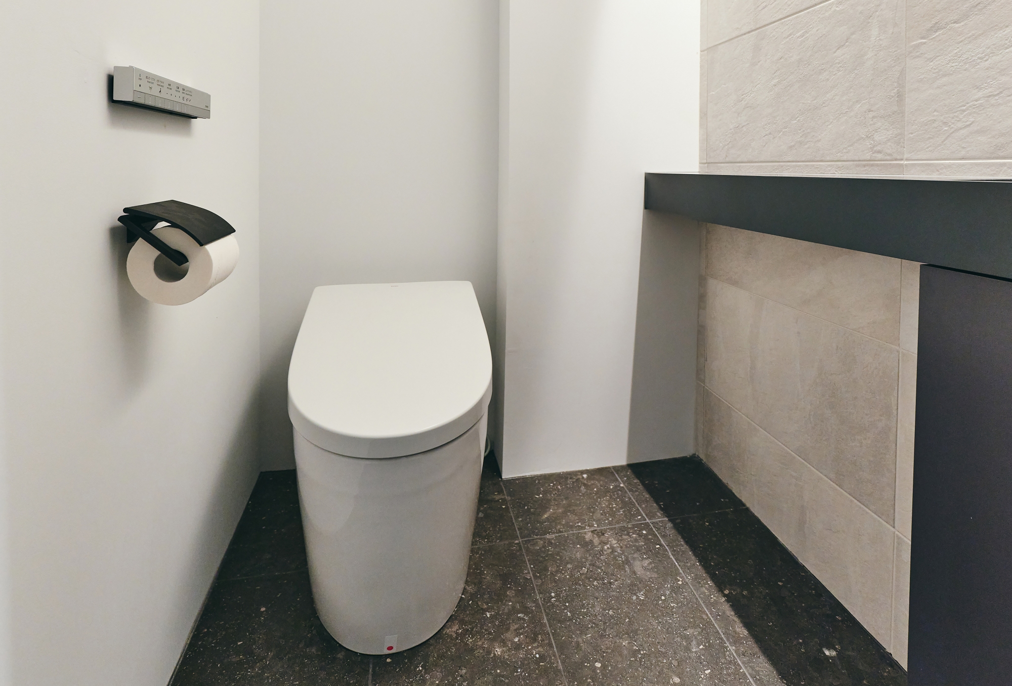 ■プレミアスイート＜アイランドキッチン＞　トイレ