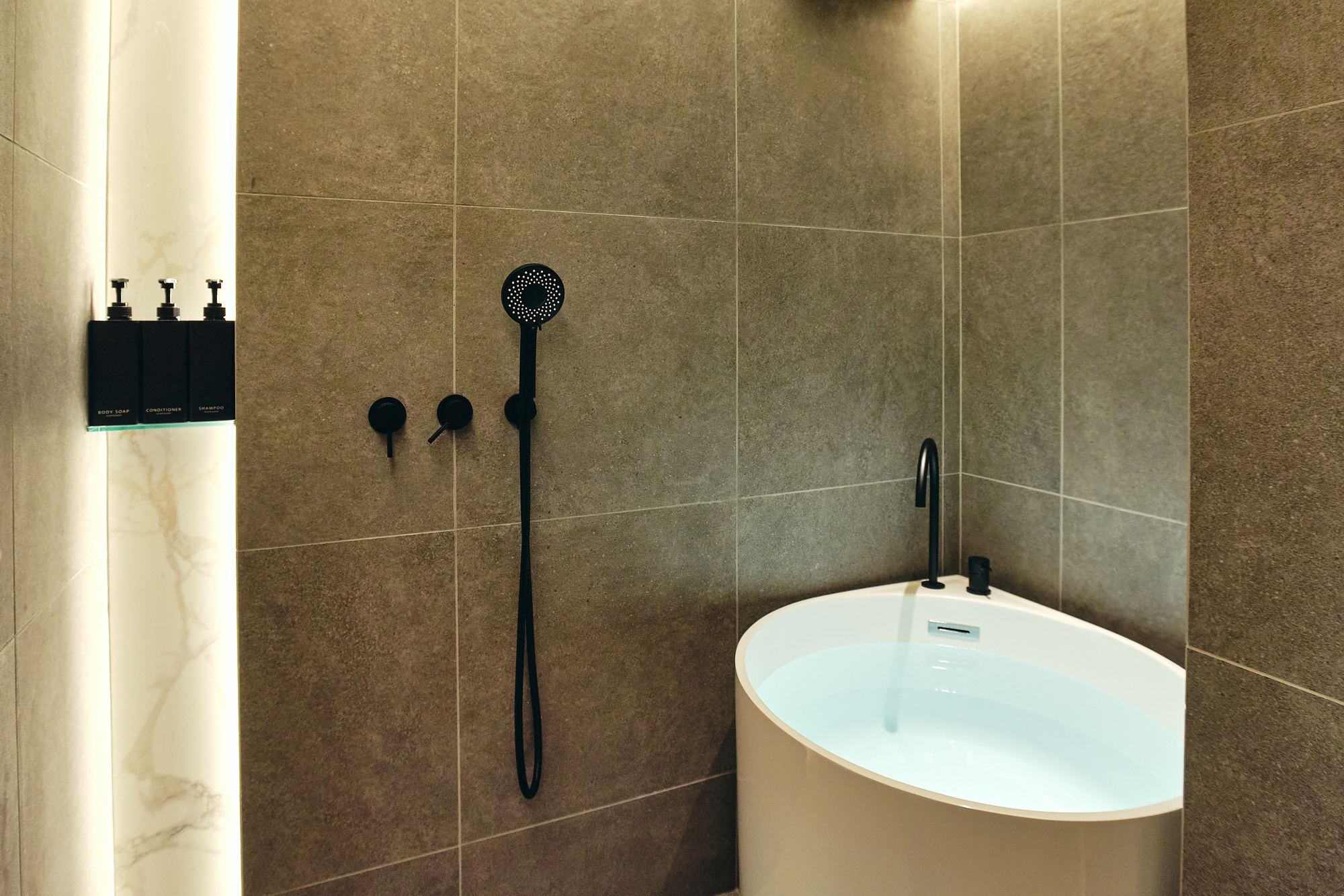 ■ホテル２階貸切サウナ「NEST SAUNA」　NO.２　チラー付き水風呂