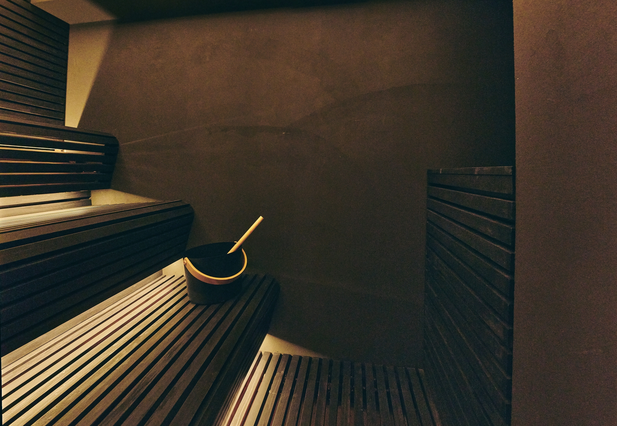 ■ホテル２階貸切サウナ「NEST SAUNA」　NO.1　ロウリュサウナ室内