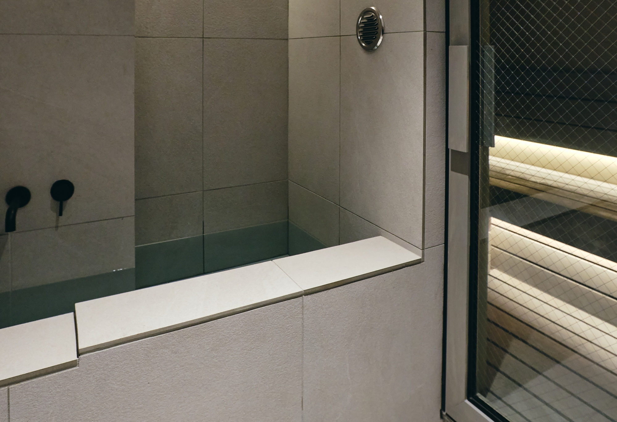 ■プレミアスイート＜キッチン＞　チラー付き水風呂