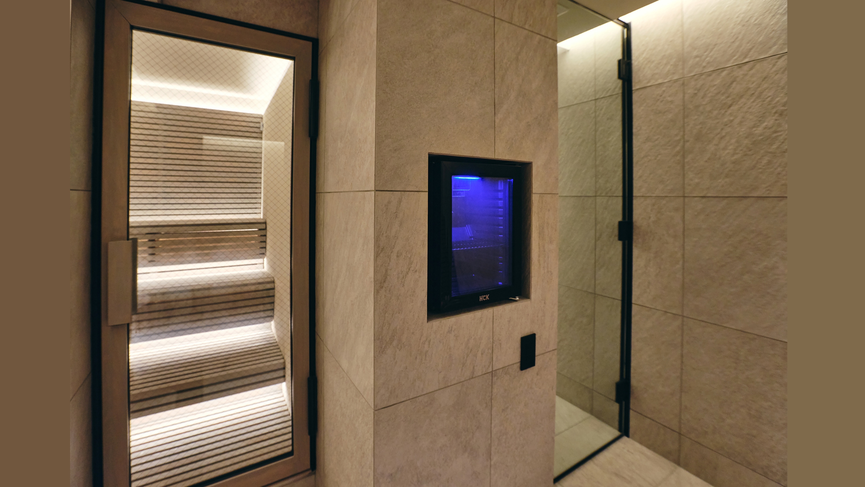 ホテル２階貸切サウナ「NEST SAUNA」　NO.3　冷蔵庫