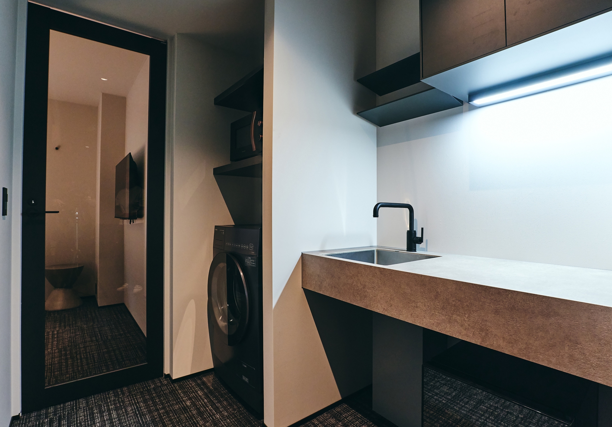 ■ジュニアスイート＜ダブル＞　ミニキッチン＆ドラム式洗濯乾燥機