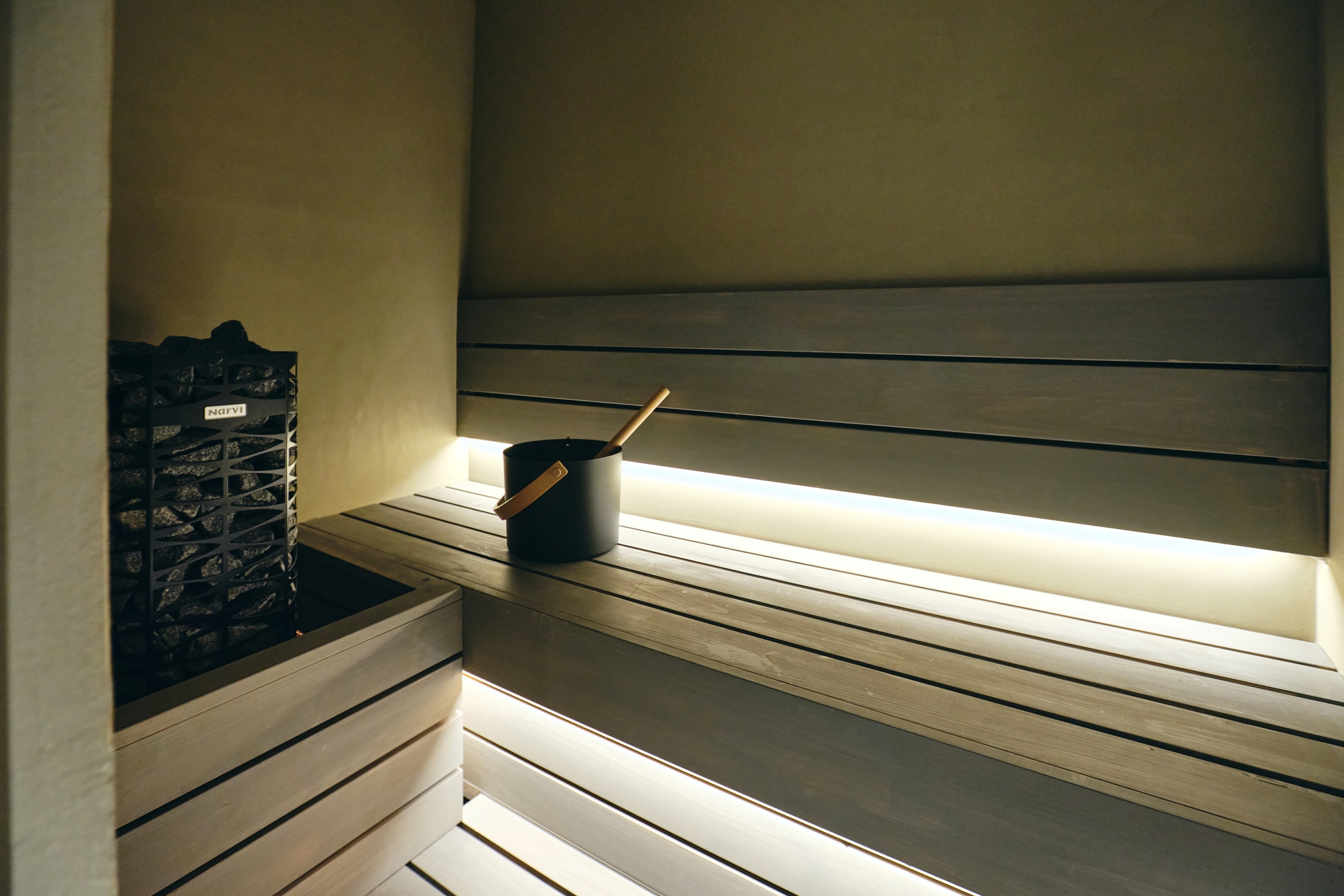 ■プレミアスイート＜キッチン＞　客室内ロウリュサウナ